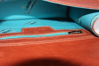 /album/fotogaleria-bandolera-pawnees-camel/marron-y-azul-bolso-interior-jpg/
